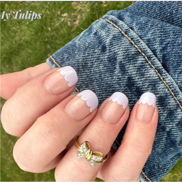 *Exclusive* Color Street: Read My Tulips | Lavender French Tips Manicure Spring - Picture 5 of 8